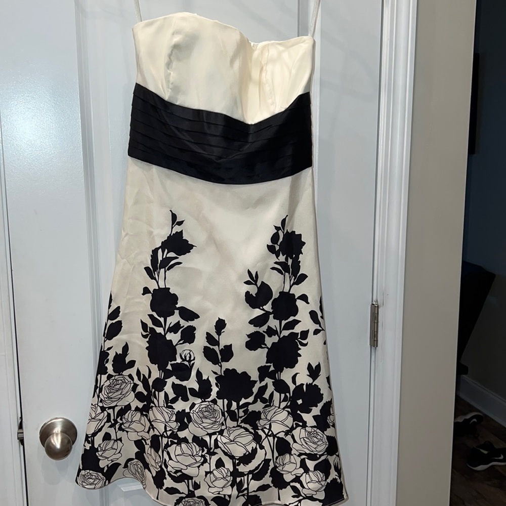 White House black market black and white dress